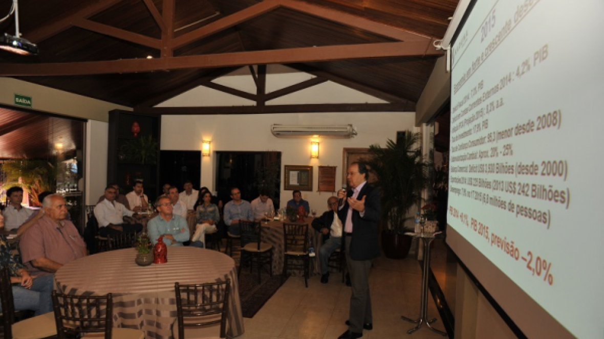 Roberto Gianetti faz palestra para empresários na ExpoZebu 2015