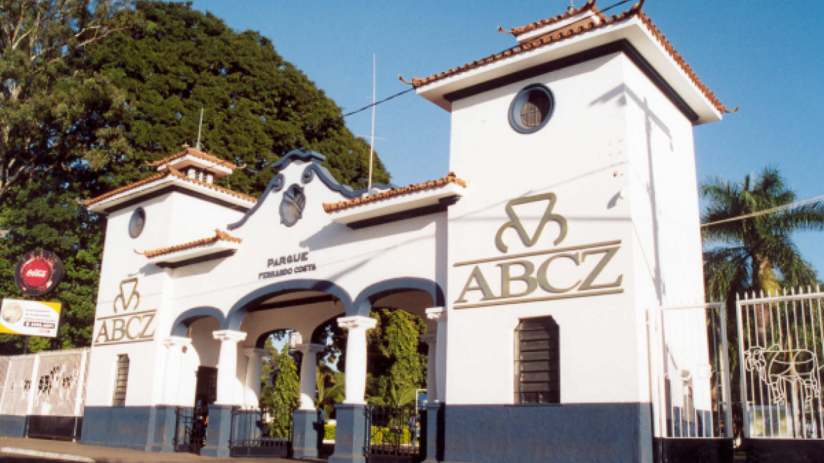 Animais da 43ª Expoinel começam a chegar ao Parque Fernando Costa