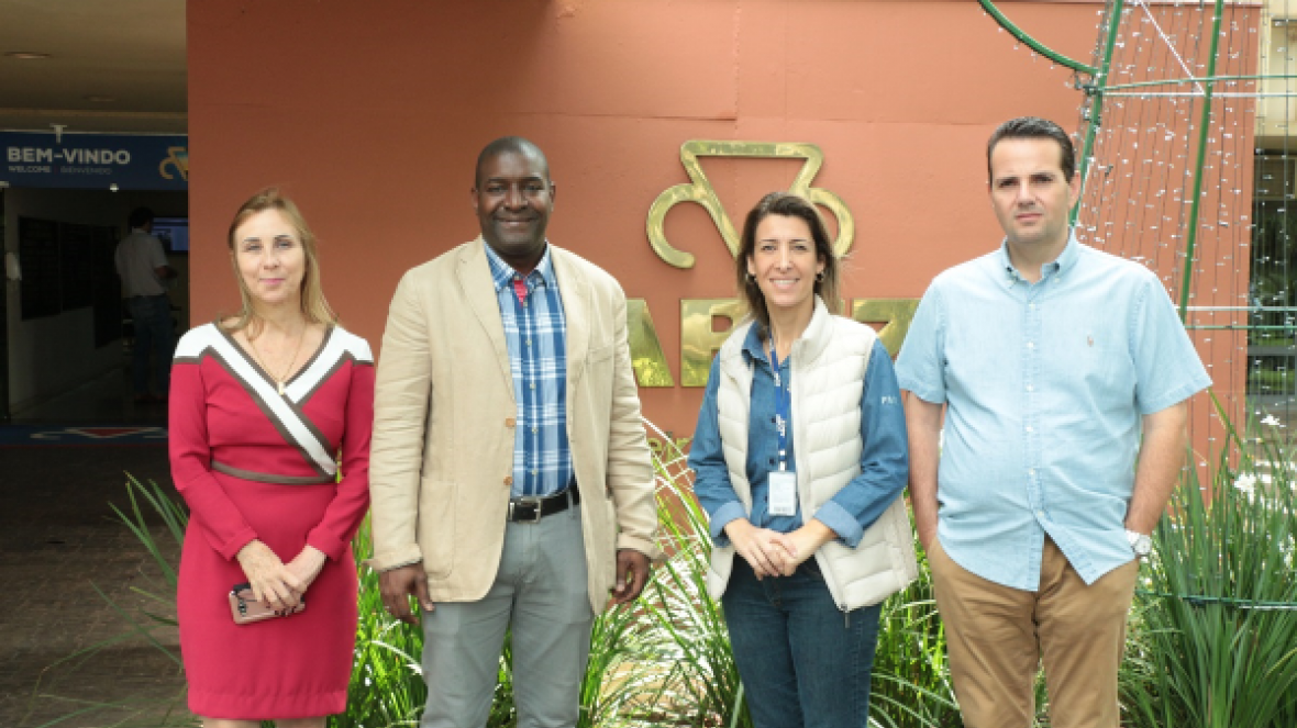 ABCZ recebe visita de Consul da embaixada de Cuba