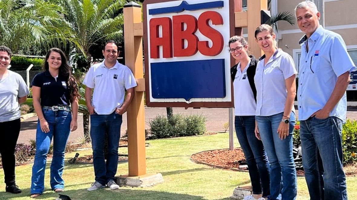 Gerente do PMGZ Leite realiza treinamento na central ABS, em Uberaba (MG)