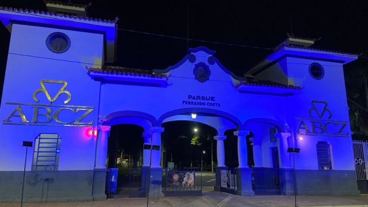 ABCZ fica iluminada de azul durante ‘Novembro Azul’