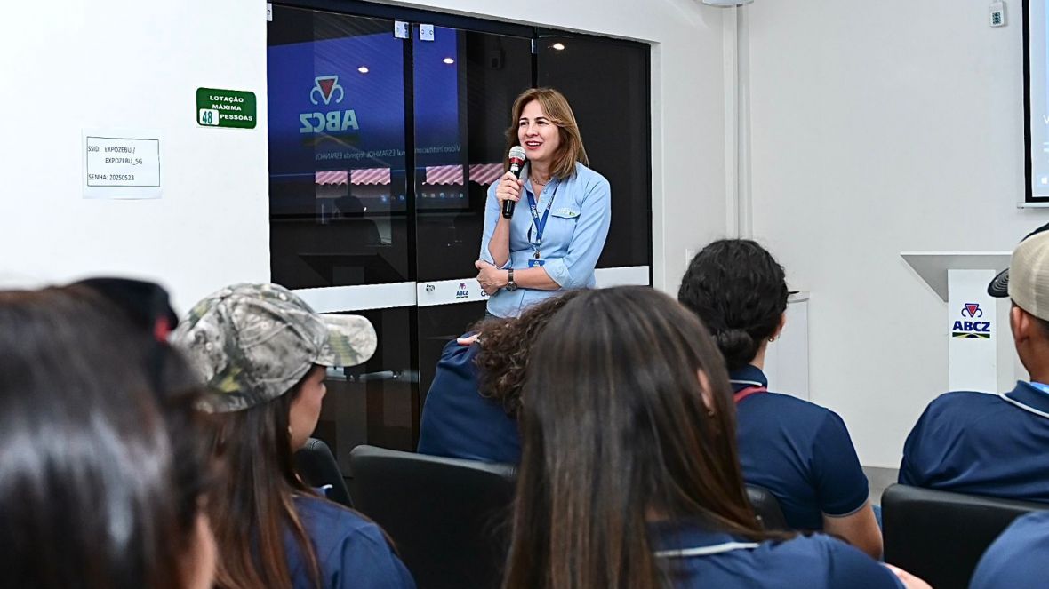 ABCZ recebe estudantes da Costa Rica durante a 18ª ExpoGenética