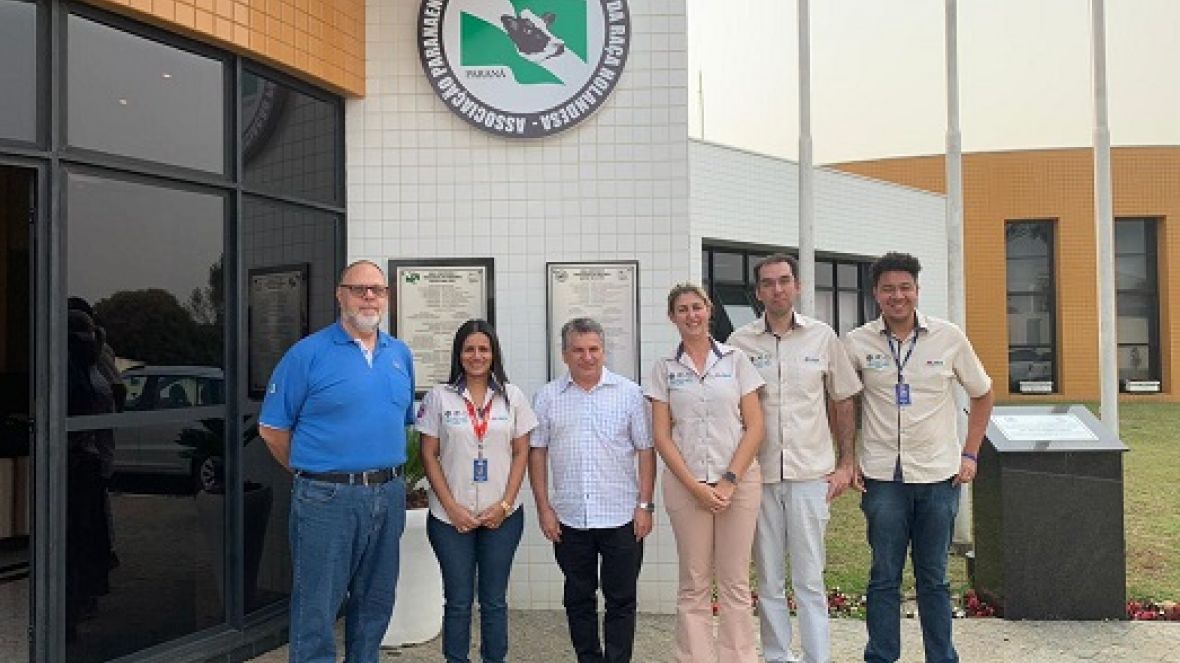 ABCZ realiza visita técnica na Associação Paranaense de Criadores de Bovinos da Raça Holandesa