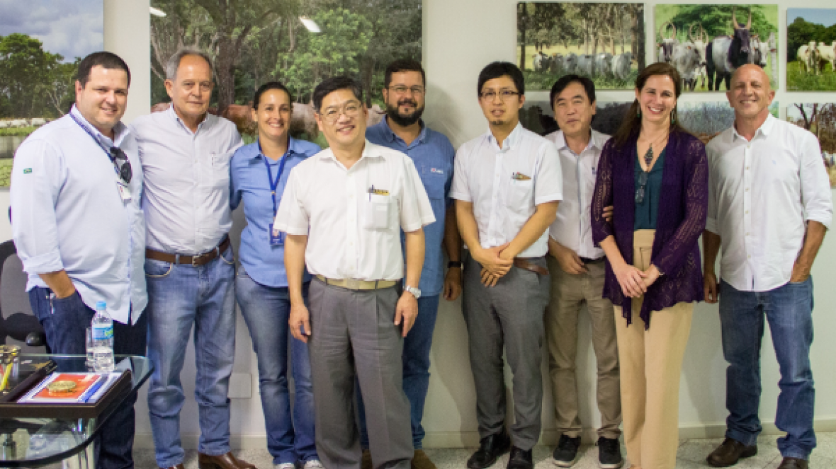 Japoneses visitam a ABCZ para conhecer tecnologias da pecuária leiteira