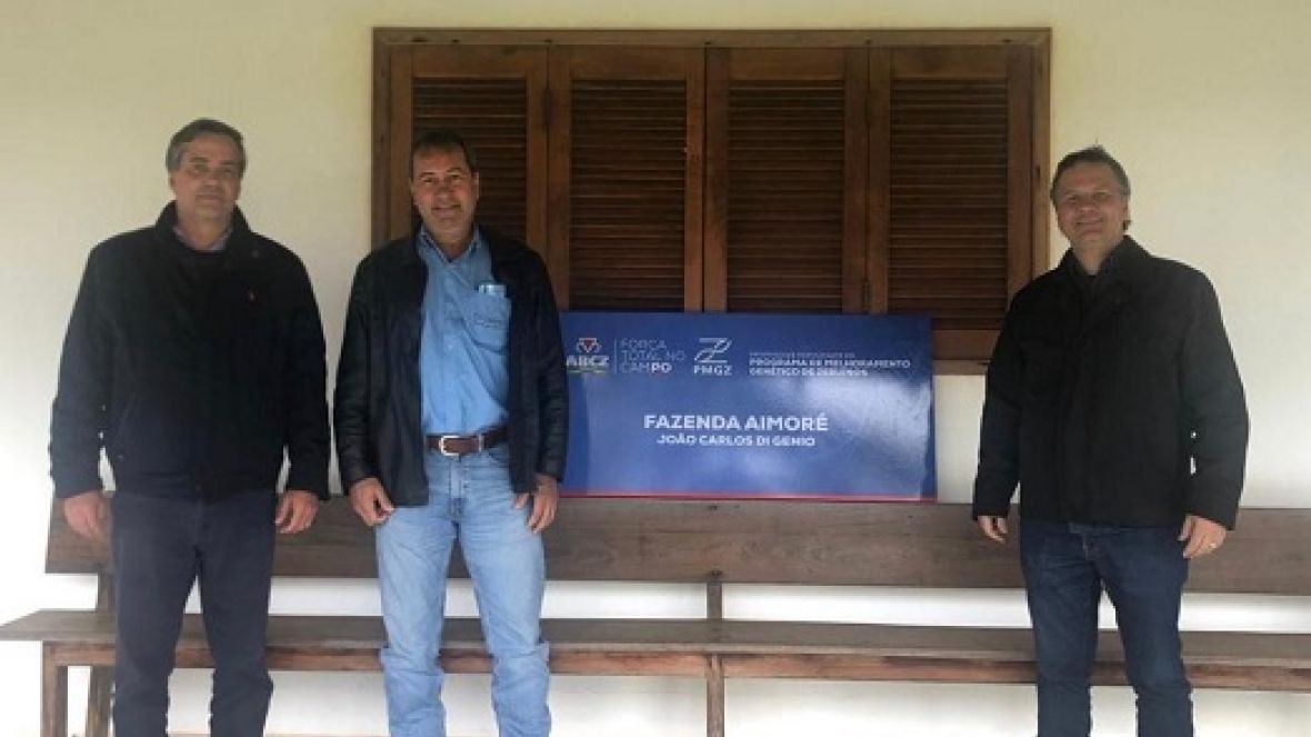 Diretor Técnico e gerente da ABCZ visitam propriedade parceira em ações de melhoramento