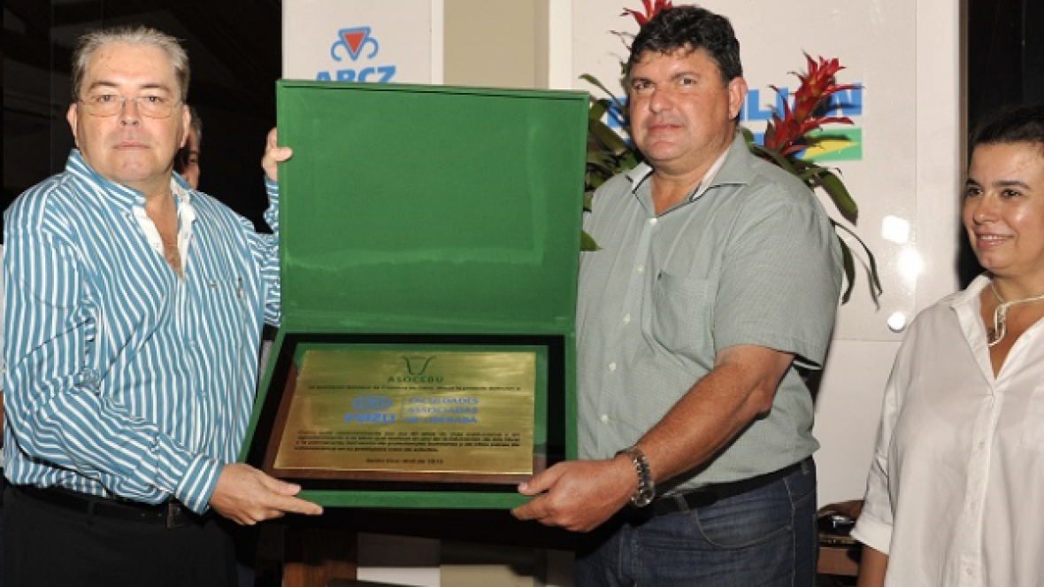 FAZU é homenageada pela Asocebu Bolívia