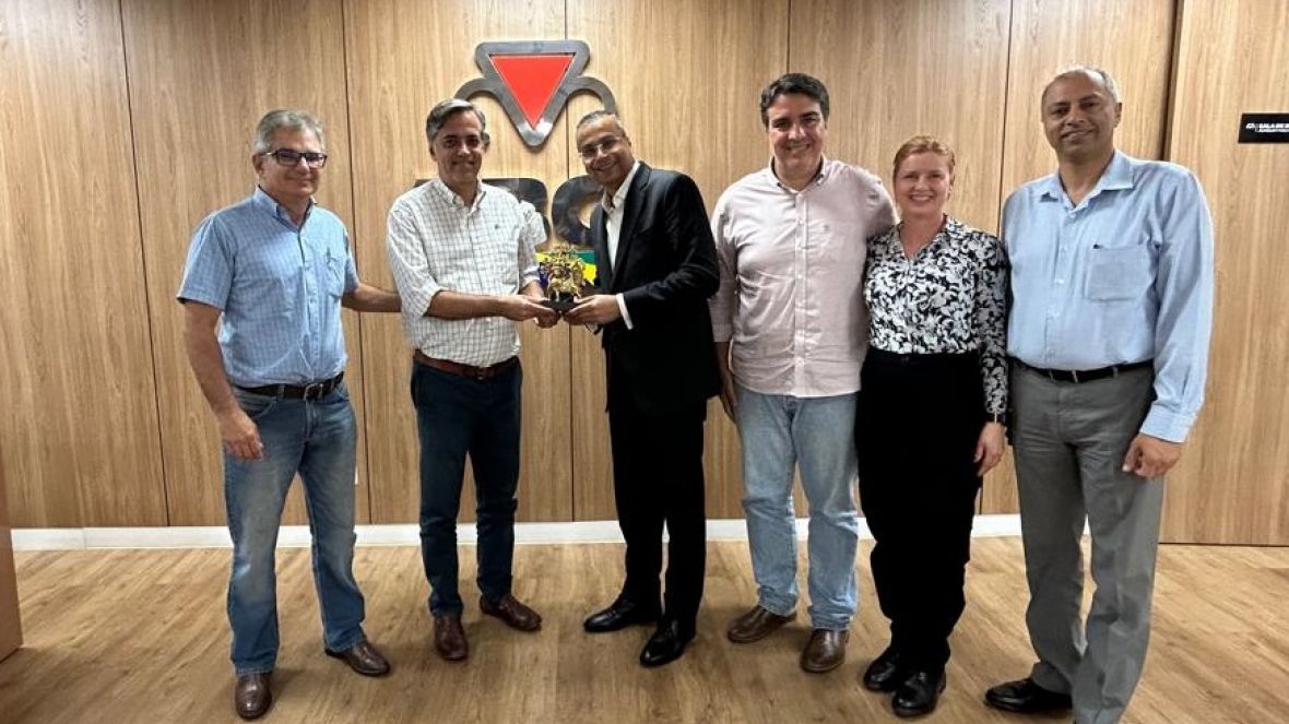 Em busca de inovação e aprendizado, delegação indiana visita a sede da ABCZ