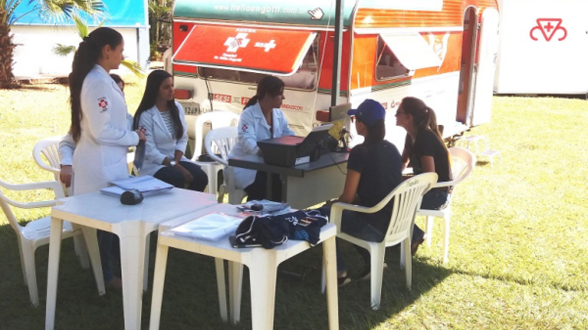  Equipe do Hospital Dr. Hélio Angotti agenda exames gratuitos na Expozebu 2016