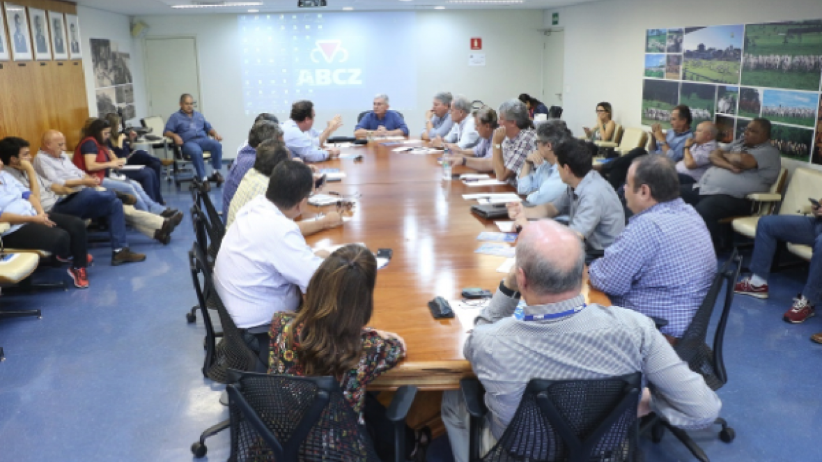 ABCZ e associações de raças discutem ações para ExpoZebu 2018