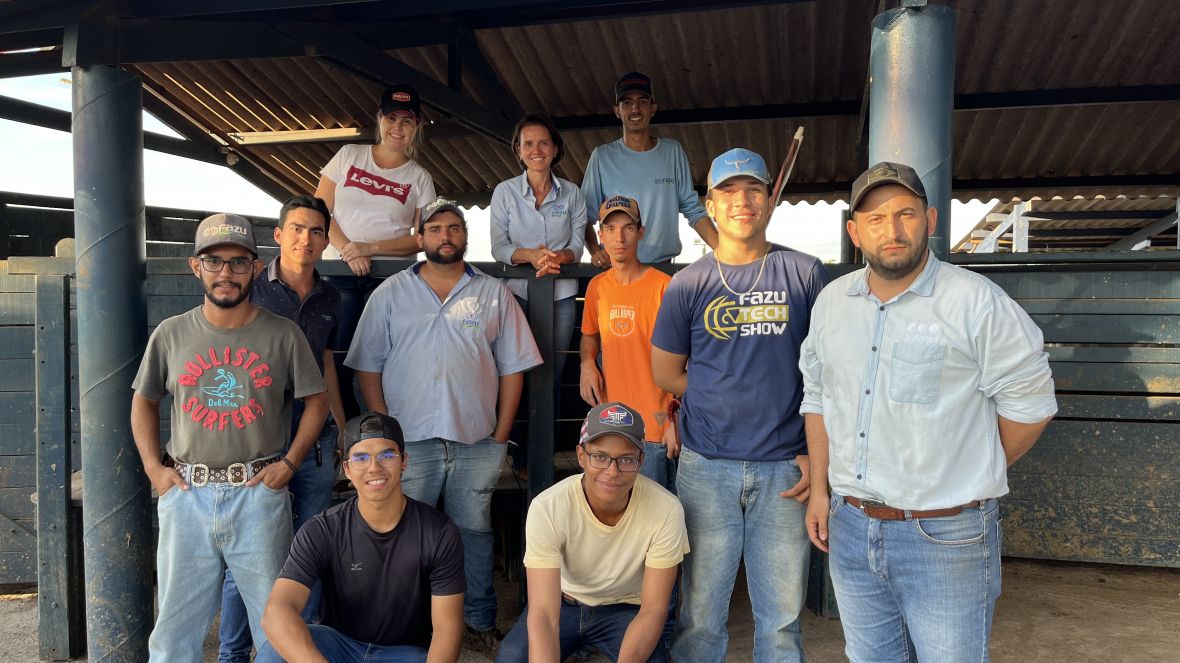 Equipe do TDEA-PNAT recebe treinamento sobre manejo racional de bovinos