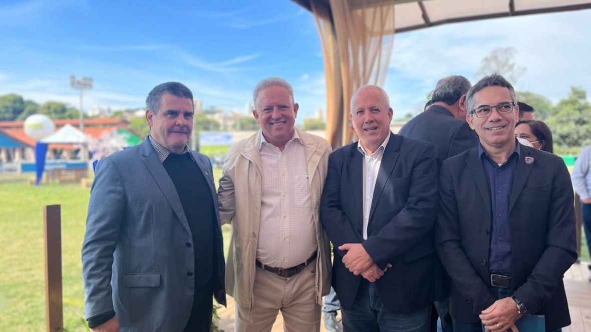 Presidente da ABCZ participa de abertura oficial da Megaleite