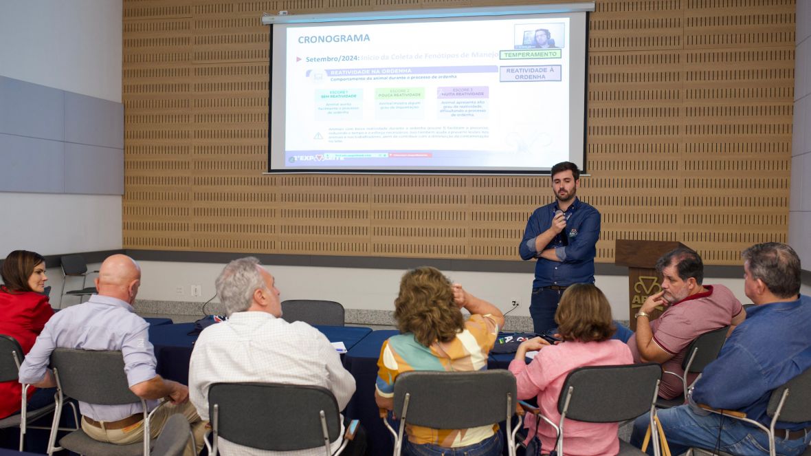 2ª ExpoLeite: workshop reúne pesquisadores de instituições ligadas ao agro para alinhar parâmetros de avaliações morfológicas