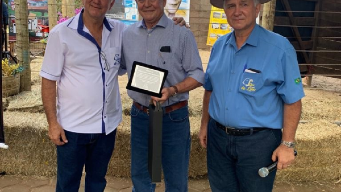 Gir do Lino homenageia presidente da ABCZ