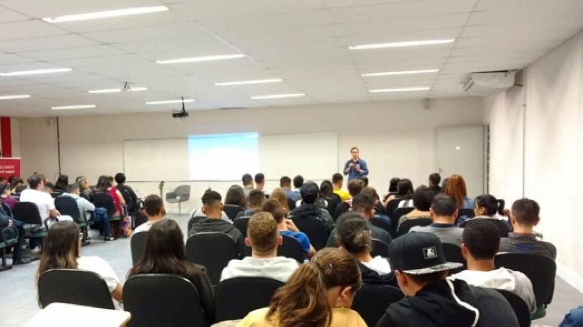 Gerente do Zebu.Org ministra palestra para os alunos do Centro Universitário UNA