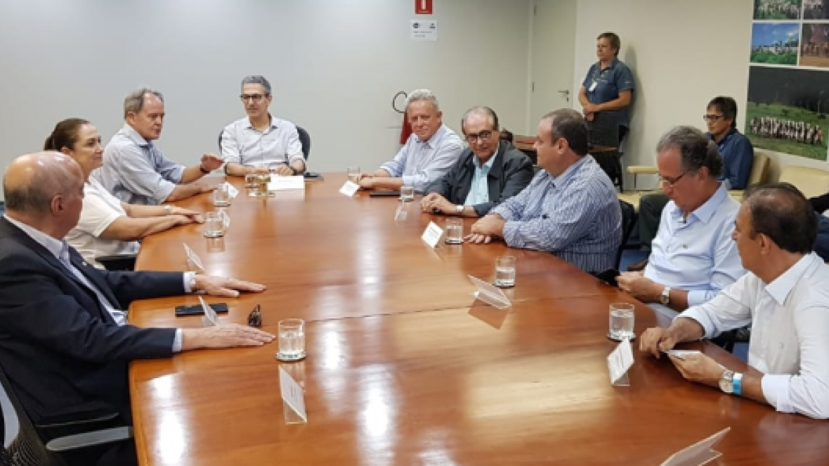 Em visita à ABCZ, Governador de MG diz que quer transferir gabinete para Uberaba, durante ExpoZebu