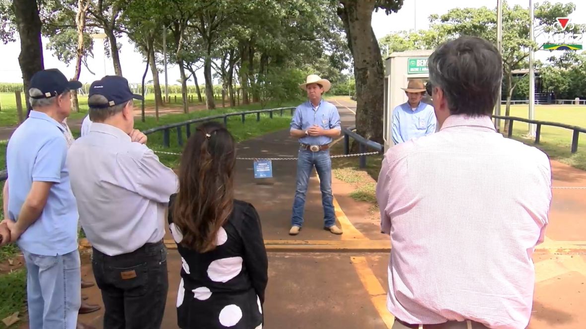 Diretoria da ABCZ visita Fazenda Experimental Orestes Prata Tibery Júnior