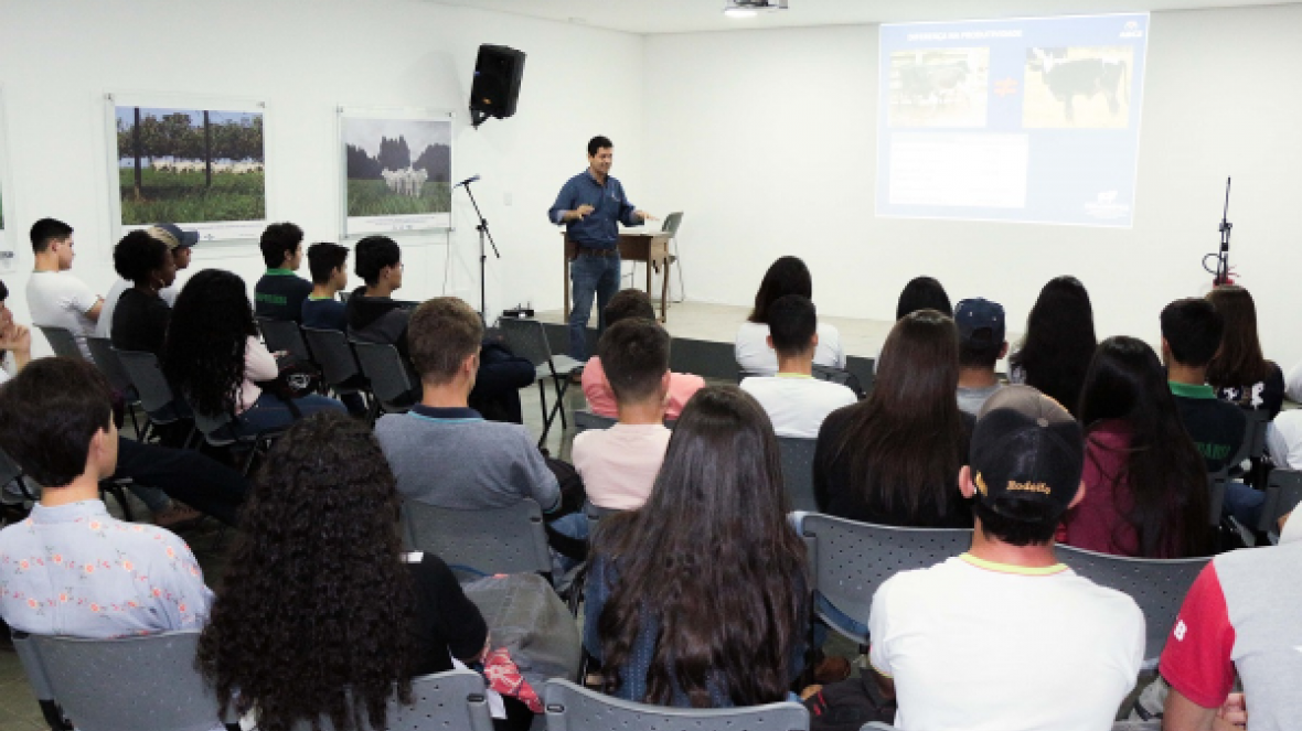 ABCZ recebe alunos do Instituto Federal do Triângulo Mineiro