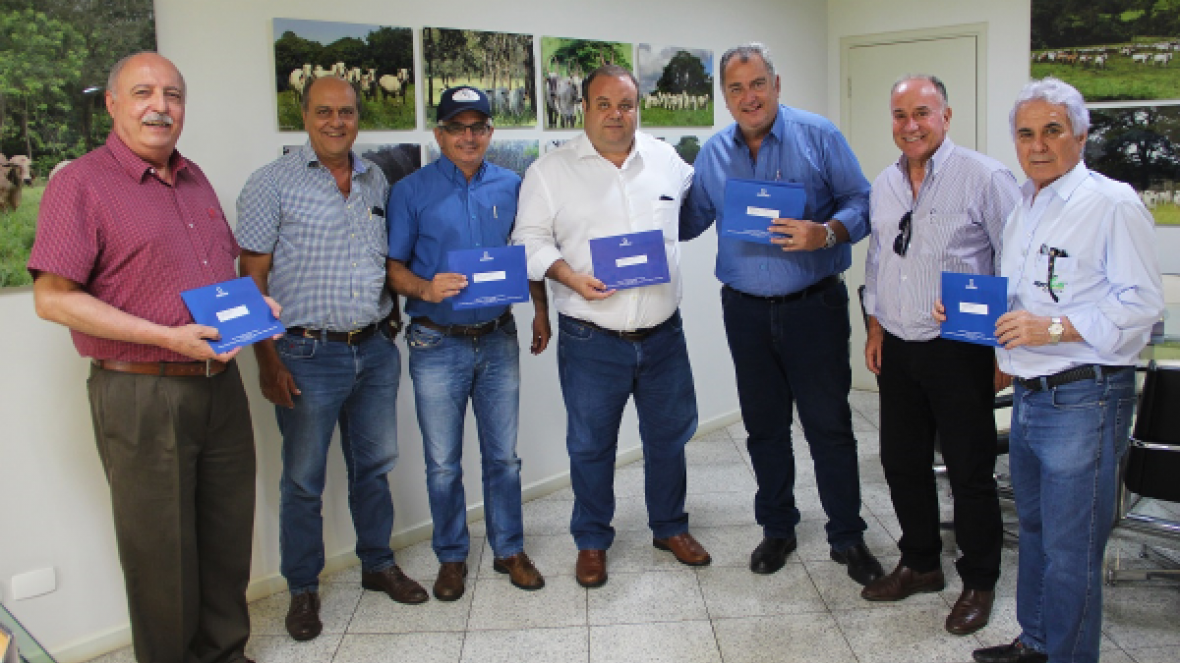 Novos presidente e diretores da Girolando visitam ABCZ