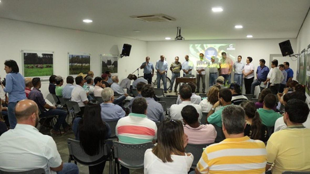 Encontro reúne produtores de leite e discute ações para o setor