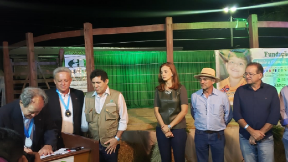 Assinado convênio para a implantação do Pró-Genética no Ceará 