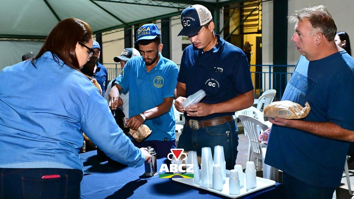 Tratadores recebem café da manhã especial durante a 91ª ExpoZebu