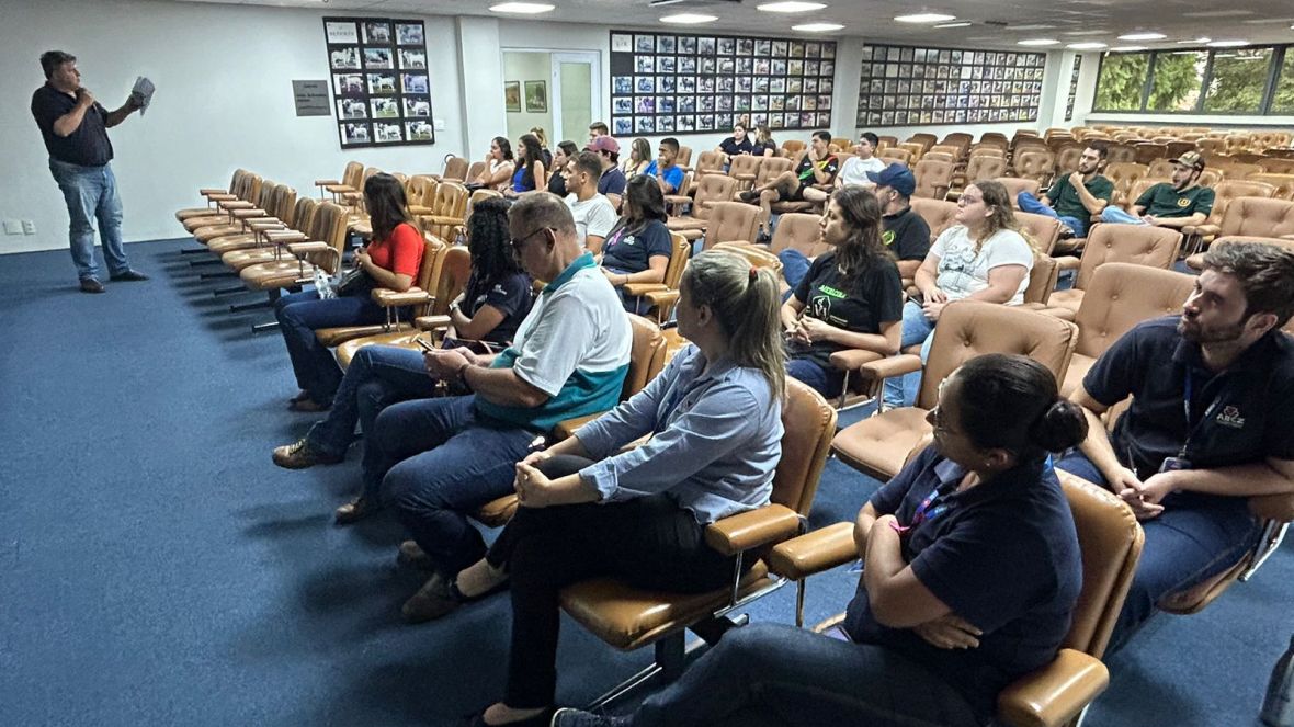 ExpoLeite: reunião com fiscais do Concurso Leiteiro alinha as regras da competição