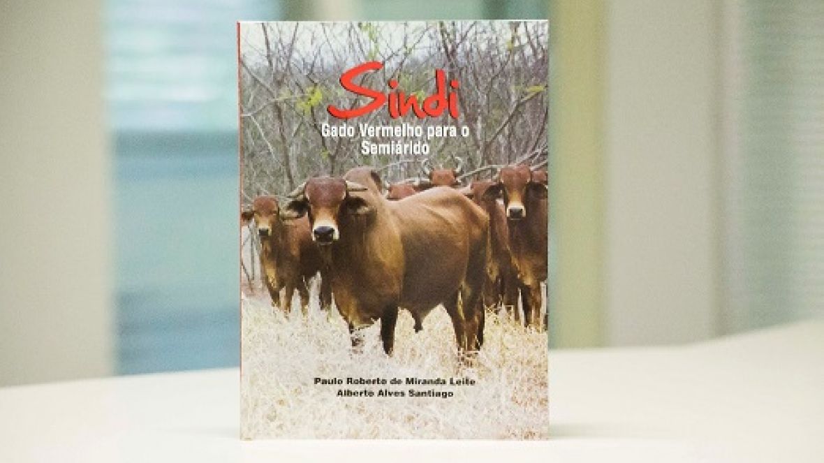 Museu do Zebu recebe doação do livro ?Sindi ? Gado Vermelho para o Semiárido?