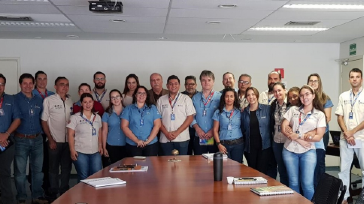 Reunião de comitê gerencial discute preparativos finais para ExpoGenética