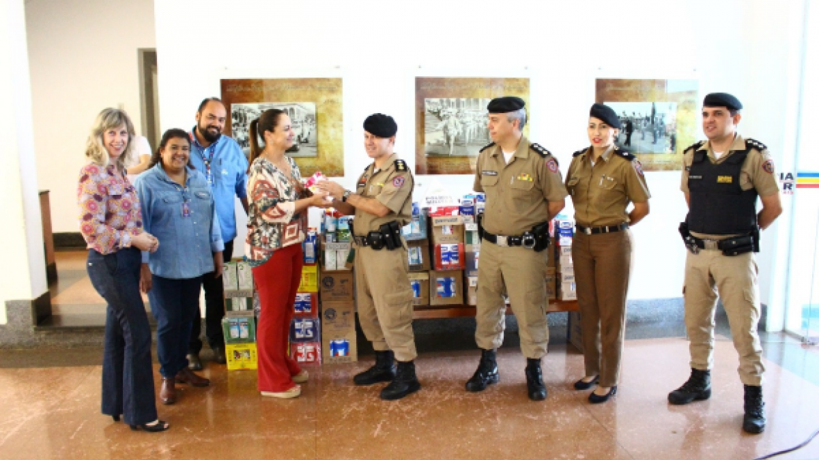 Zebu do Bem recebe donativos da Polícia Militar