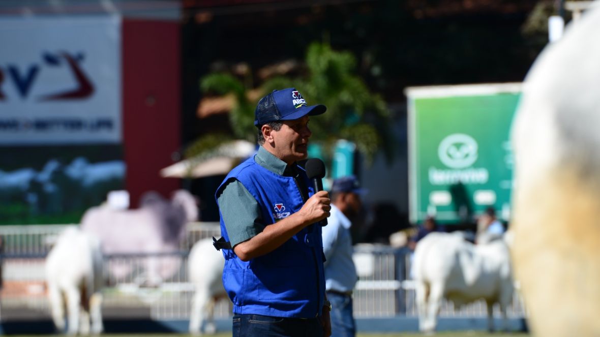 Técnico de Registro da ABCZ ministra palestra técnica para produtores mexicanos
