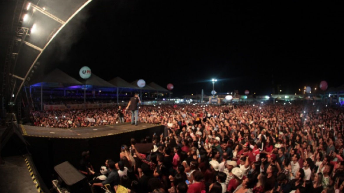 Dupla Jorge e Mateus abre programação de shows da ExpoZebu 2018