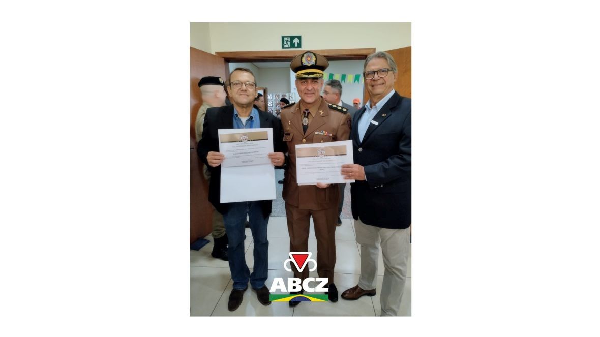 ABCZ recebe diploma de Colaboradora Benemérita da Polícia Militar de Minas Gerais