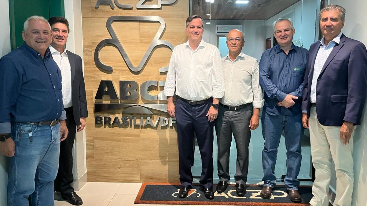 Em Brasília, ABCZ batiza oficialmente ETR e assina parceria para construção de centro de capacitação no Distrito Federal