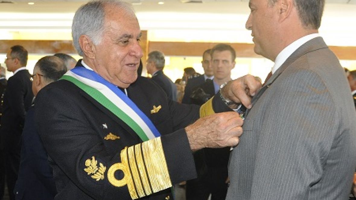 Presidente da ABCZ recebe Ordem do Mérito da Defesa 2016