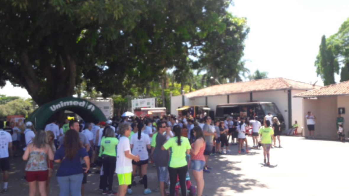 Corrida ?Unimed Uberaba 10 Milhas? reúne 300 pessoas no Parque Fernando Costa