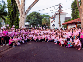 Cerca de 250 pessoas participam de caminhada do Outubro Rosa, promovida pela ABCZ