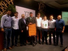 Diretor da Fazu recebe premiação internacional