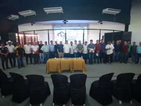 No Piauí, Presidente da ABCZ se encontra com criadores, anuncia ponto de apoio e recebe homenagem do Governador do estado