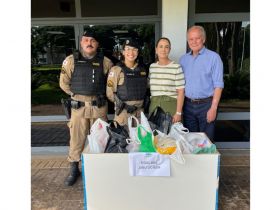 Zebu do Bem recebe doação de alimentos arrecadados pela Radiopatrulha de Proteção à Mulher do 4º BPM em Uberaba
