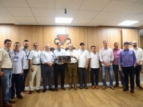 Comitiva da Associação Mexicana dos Criadores de Zebu homenageia ABCZ pelos 100 anos da primeira importação de genética zebuína
