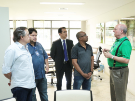 ABCZ recebe membro da embaixada do Haiti e diretor de universidade na Colômbia