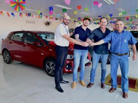 ABCZ entrega Chevrolet 0 km a ganhador do sorteio que contemplou investidores dos leilões e shoppings da 89ª ExpoZebu
