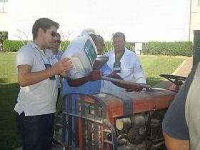 Futuros administradores de empresas conhecem as práticas sustentáveis da ABCZ