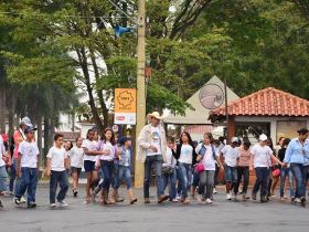 Expoinel: Alunos da FAZU participam de projeto "Saúde Brasil"