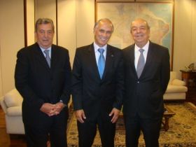 Novo ministro da Agricultura recebe presidente e vice-presidente da ABCZ