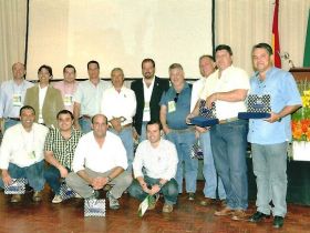 Superintendente da ABCZ recebe homenagem na Bolívia