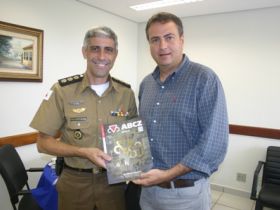 Presidente da ABCZ visita comando da PM em Uberaba