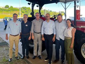 ABCZ participa de entrega de equipamentos agrícolas para produtores de MG
