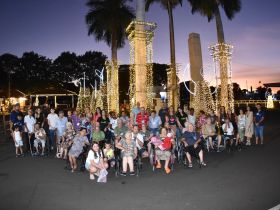 Idosos do Asilo Santo Antônio visitam o Natal de Luzes da ABCZ