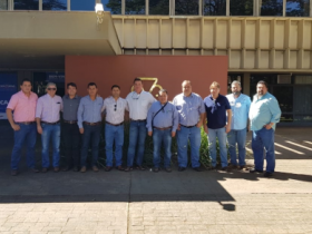 Equipe Ourofino e criadores estrangeiros visitam ABCZ